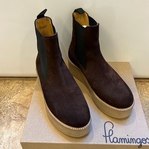 Womens Flamingos Brown suede Pooky bootie, Chelsea style with a crepe sole